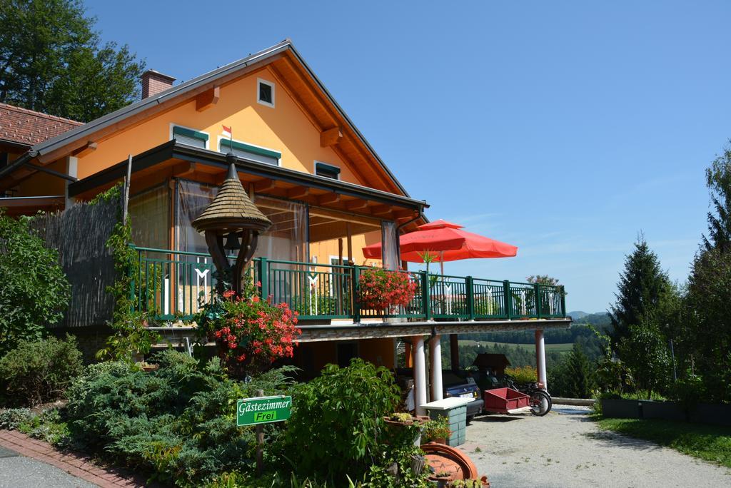 Gaestehaus Schmid Apartment Sankt Johann im Saggautal Exterior foto