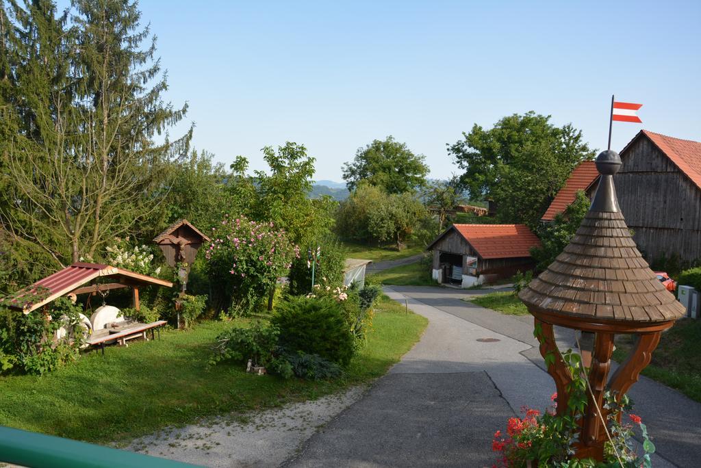 Gaestehaus Schmid Sankt Johann im Saggautal Exterior foto